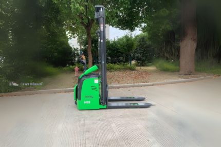 Empilhadeira Embarcada Retrátil Elétrica - Master Cargas