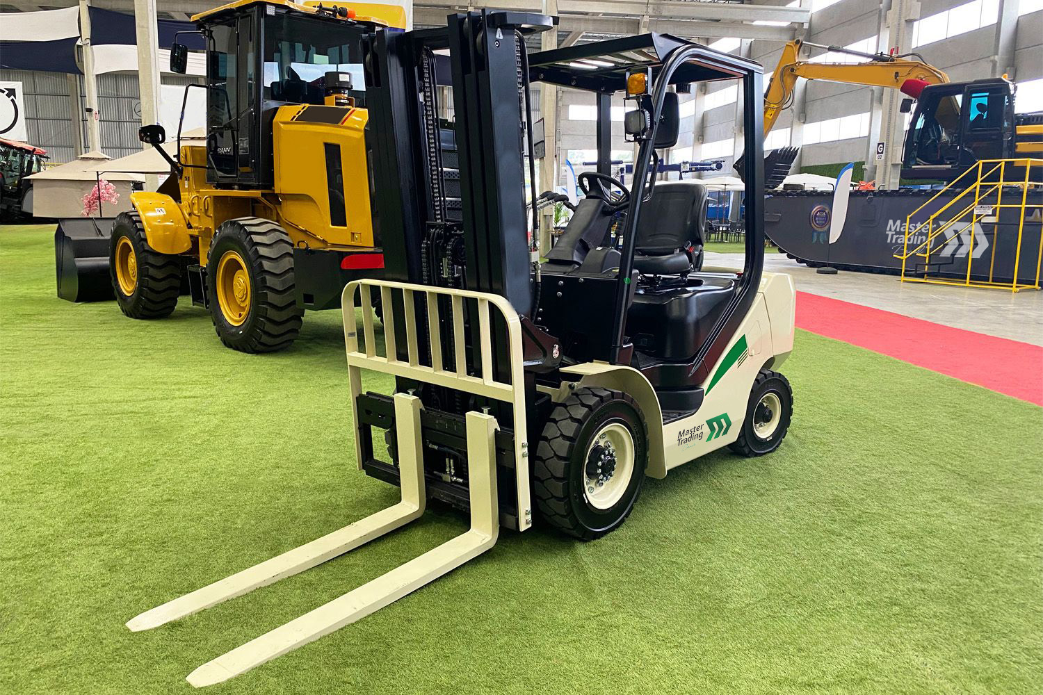 MTLOG028_EmpilhadeiraMaximalEletrica_2.5ton-001