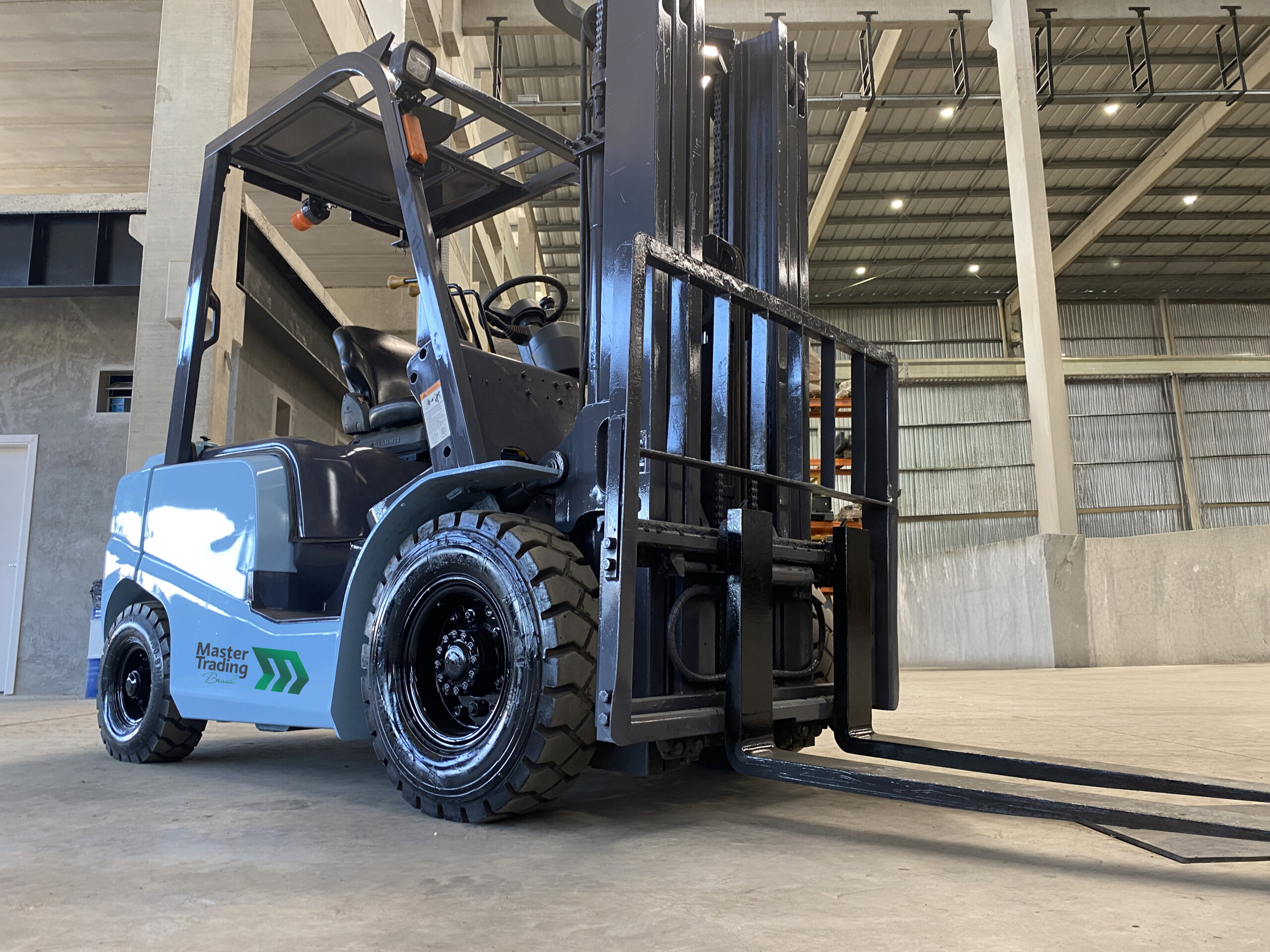 MTLOG030_EmpilhadeiraEletrica_TEU_FLB25-003