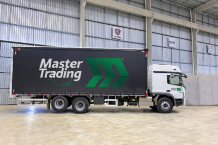 Caminhão Mercedes-Benz 2429 com Baú Sider 8,5m